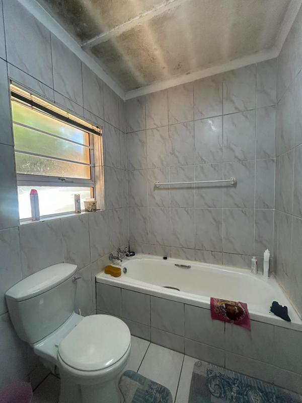 4 Bedroom Property for Sale in Uvongo KwaZulu-Natal