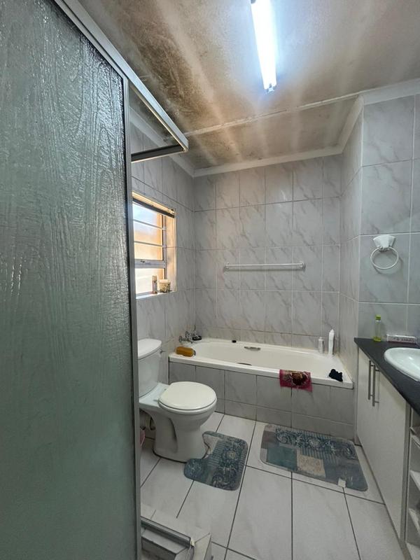 4 Bedroom Property for Sale in Uvongo KwaZulu-Natal