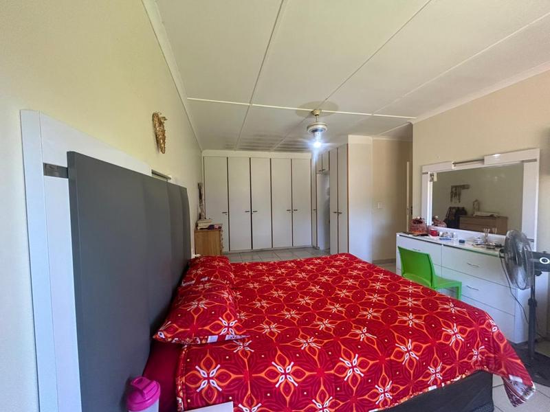 4 Bedroom Property for Sale in Uvongo KwaZulu-Natal