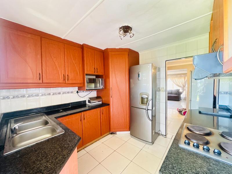 4 Bedroom Property for Sale in Umlazi KwaZulu-Natal