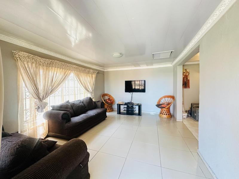4 Bedroom Property for Sale in Umlazi KwaZulu-Natal