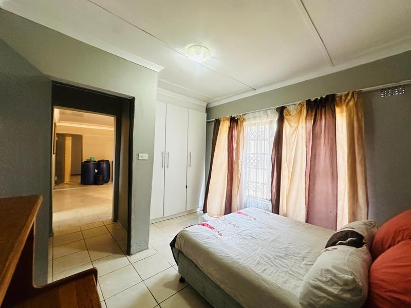 4 Bedroom Property for Sale in Umlazi KwaZulu-Natal