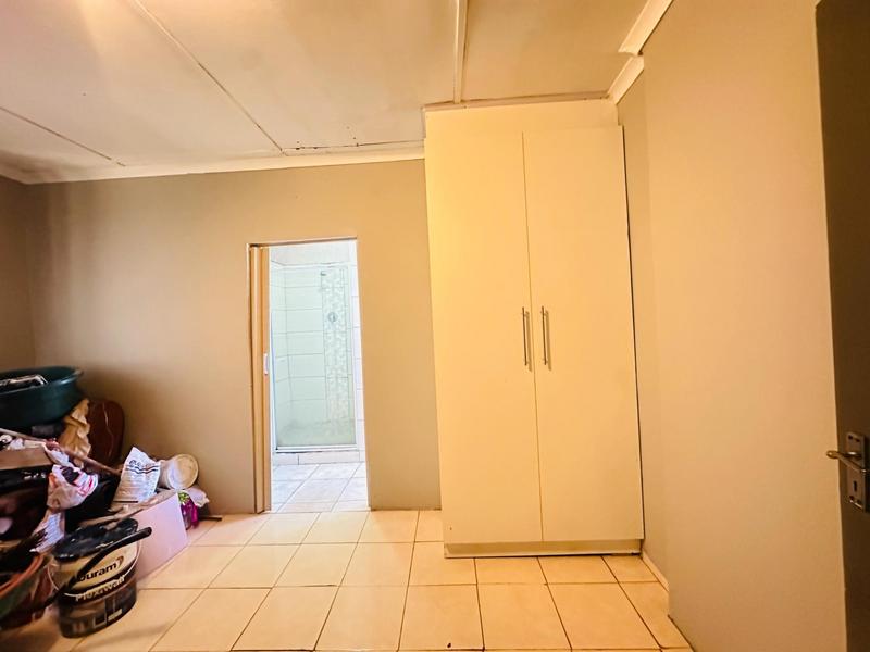 4 Bedroom Property for Sale in Umlazi KwaZulu-Natal