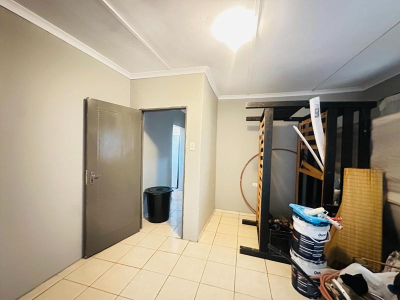 4 Bedroom Property for Sale in Umlazi KwaZulu-Natal