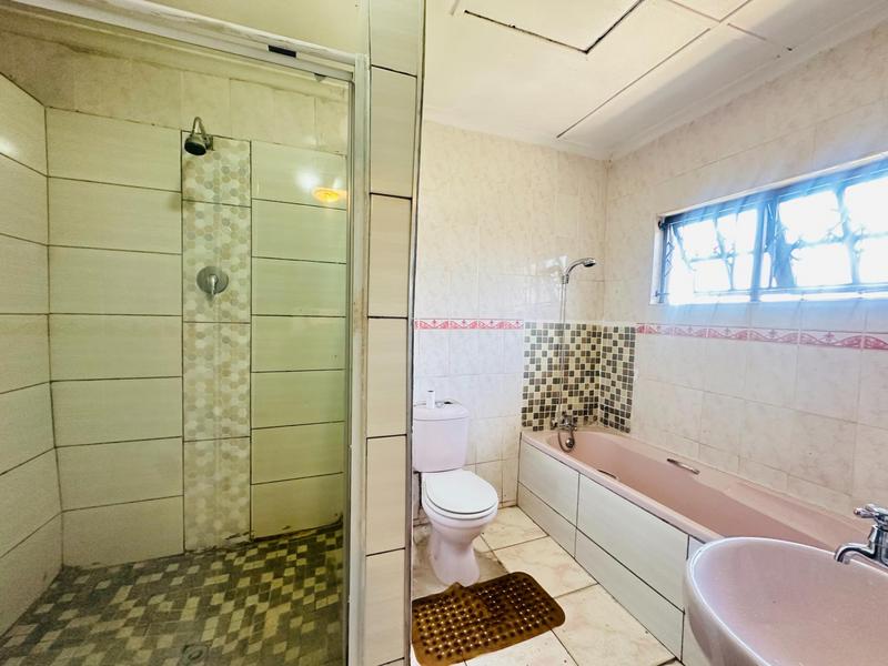 4 Bedroom Property for Sale in Umlazi KwaZulu-Natal