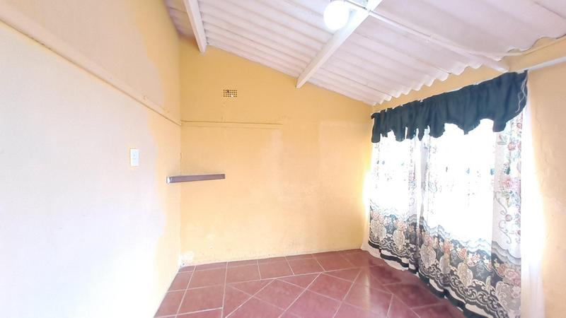 To Let 2 Bedroom Property for Rent in Umlazi KwaZulu-Natal