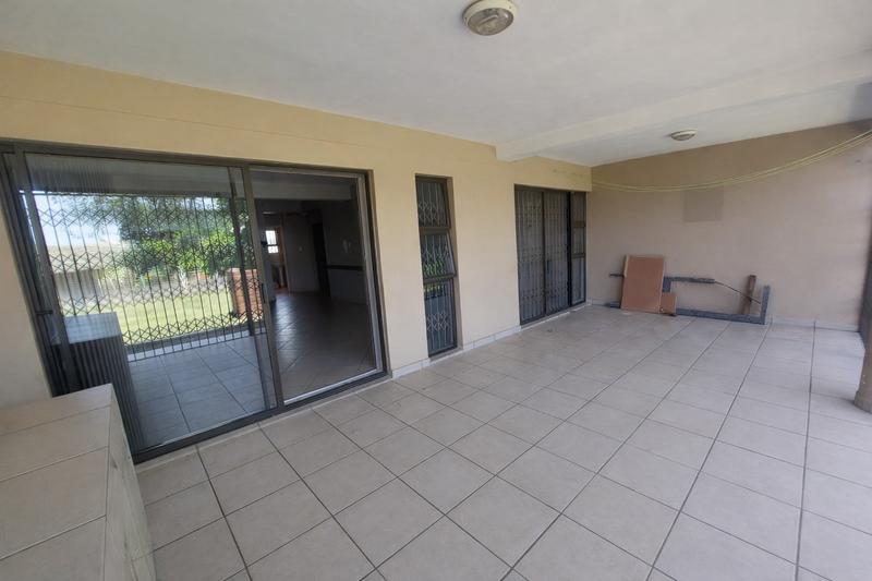 To Let 2 Bedroom Property for Rent in Margate KwaZulu-Natal