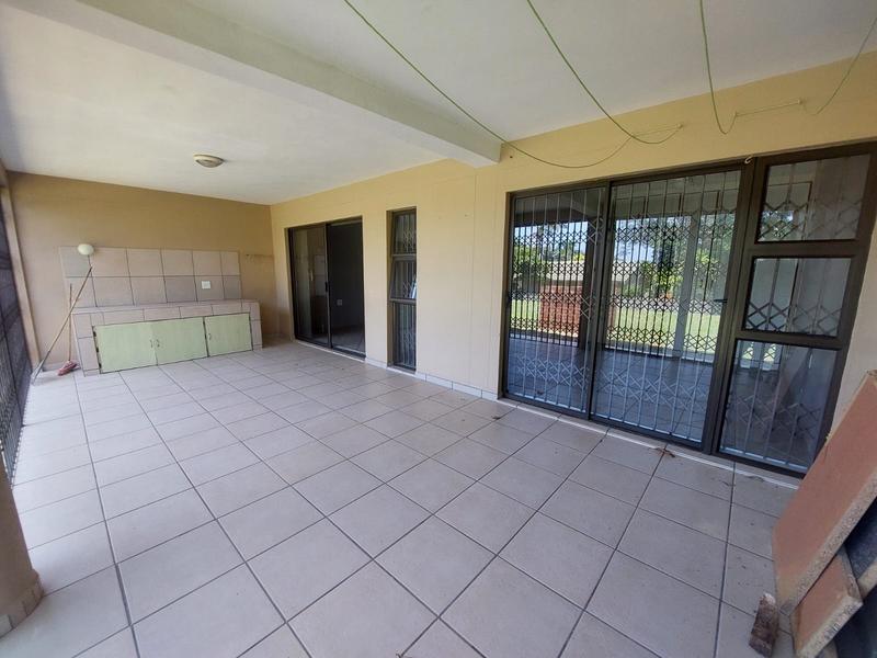 To Let 2 Bedroom Property for Rent in Margate KwaZulu-Natal