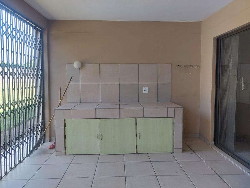 To Let 2 Bedroom Property for Rent in Margate KwaZulu-Natal