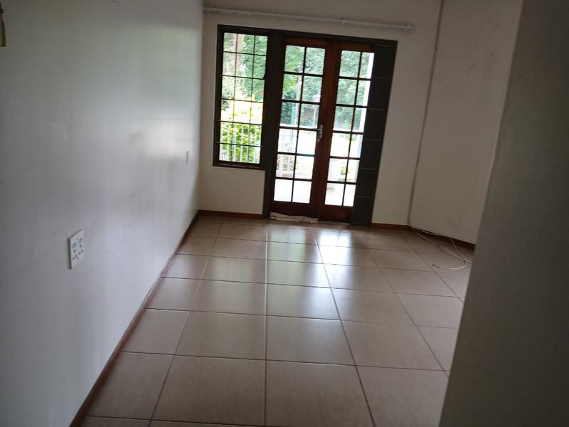 To Let 2 Bedroom Property for Rent in Kloof KwaZulu-Natal