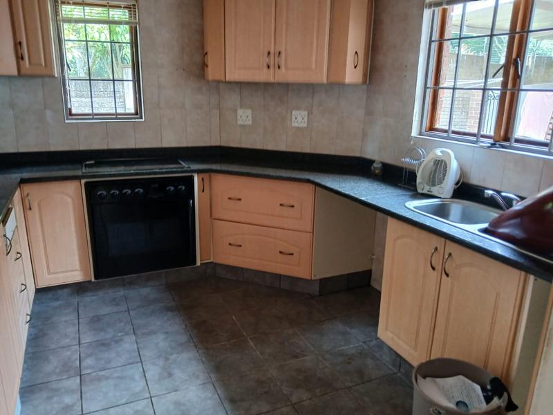 To Let 2 Bedroom Property for Rent in Kloof KwaZulu-Natal