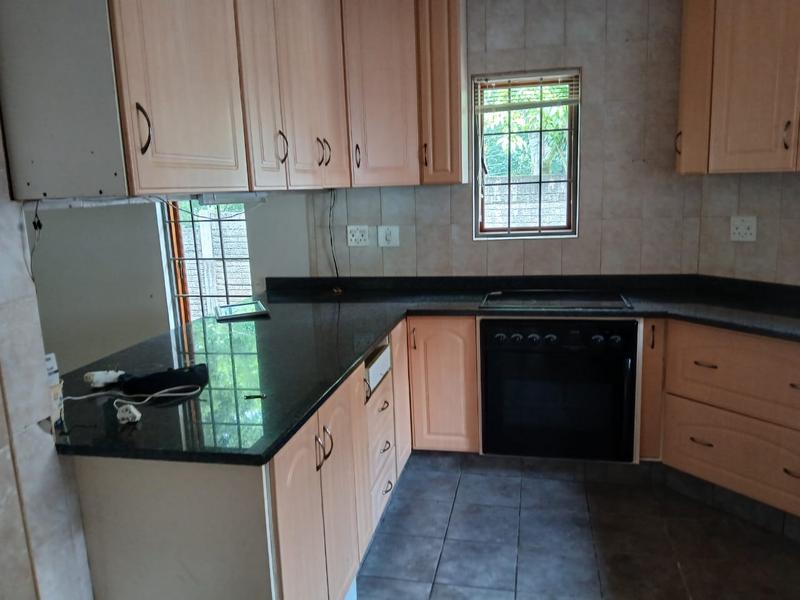 To Let 2 Bedroom Property for Rent in Kloof KwaZulu-Natal