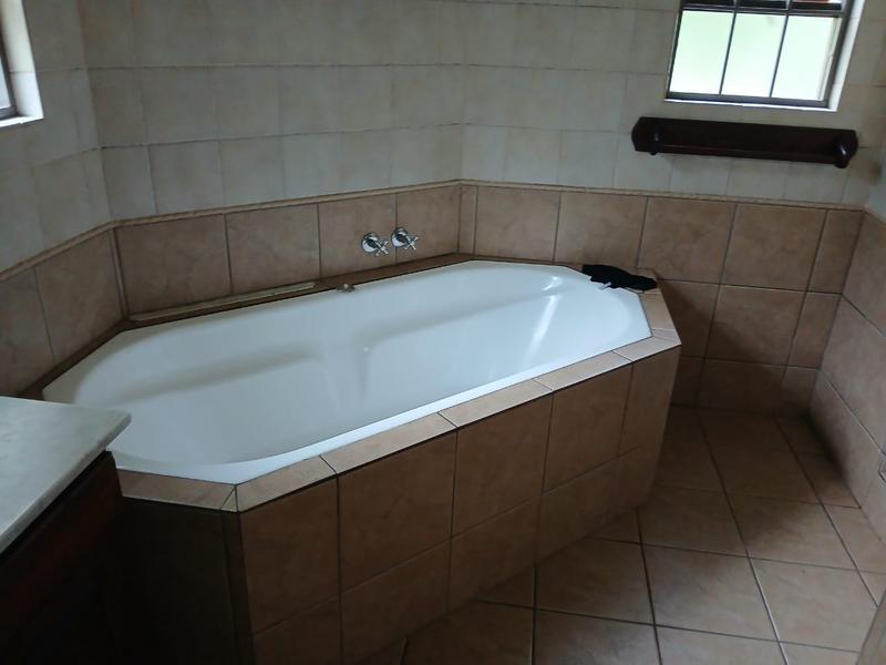 To Let 2 Bedroom Property for Rent in Kloof KwaZulu-Natal