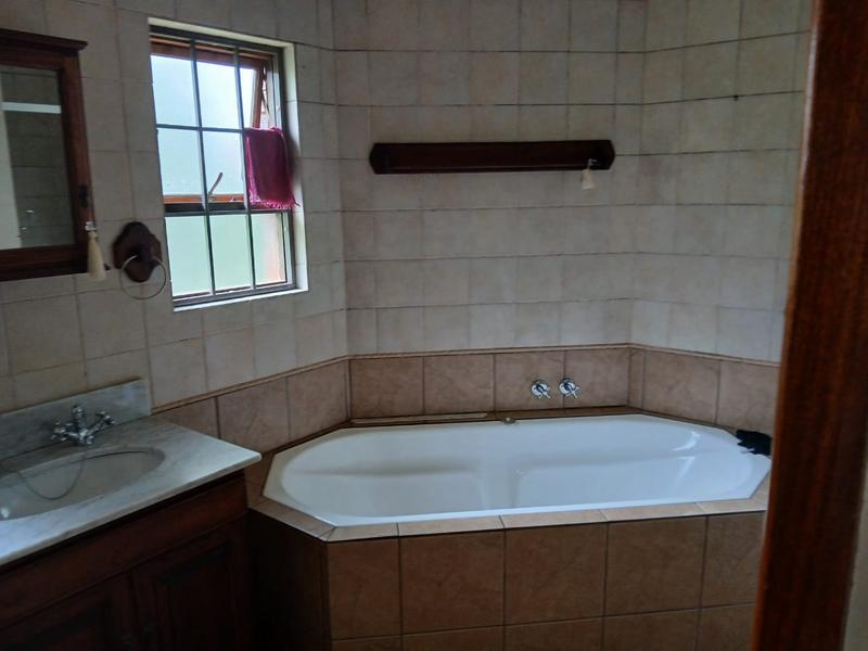 To Let 2 Bedroom Property for Rent in Kloof KwaZulu-Natal