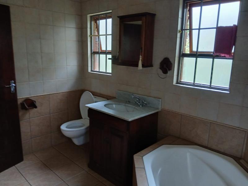 To Let 2 Bedroom Property for Rent in Kloof KwaZulu-Natal