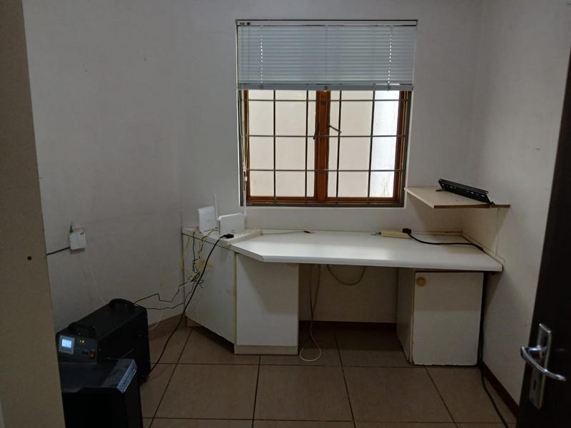 To Let 2 Bedroom Property for Rent in Kloof KwaZulu-Natal