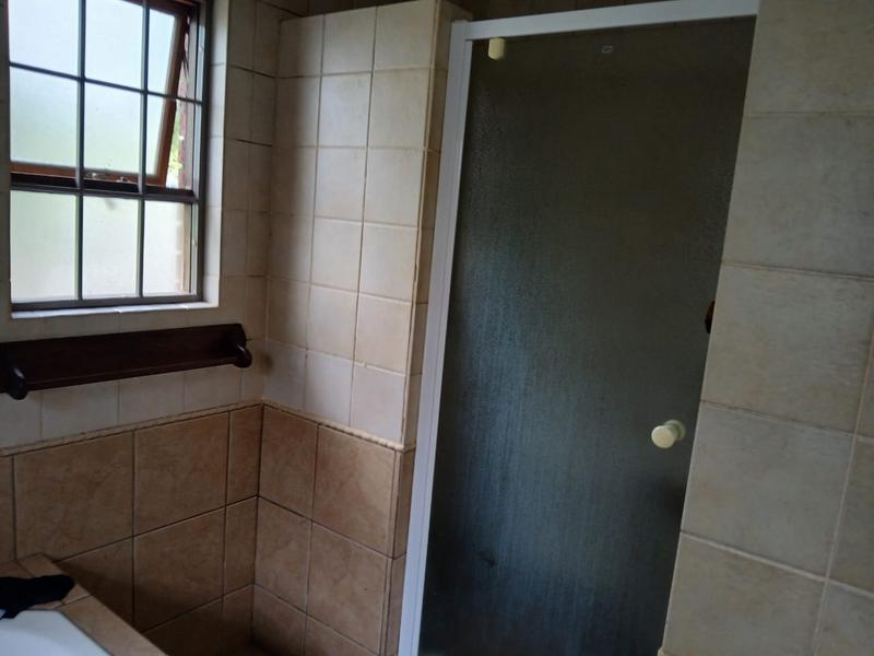 To Let 2 Bedroom Property for Rent in Kloof KwaZulu-Natal