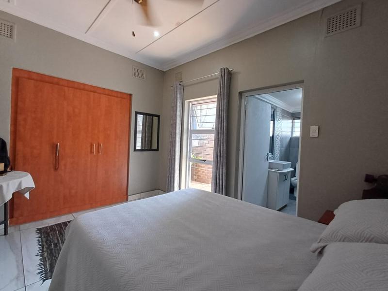 To Let 4 Bedroom Property for Rent in Durban North KwaZulu-Natal