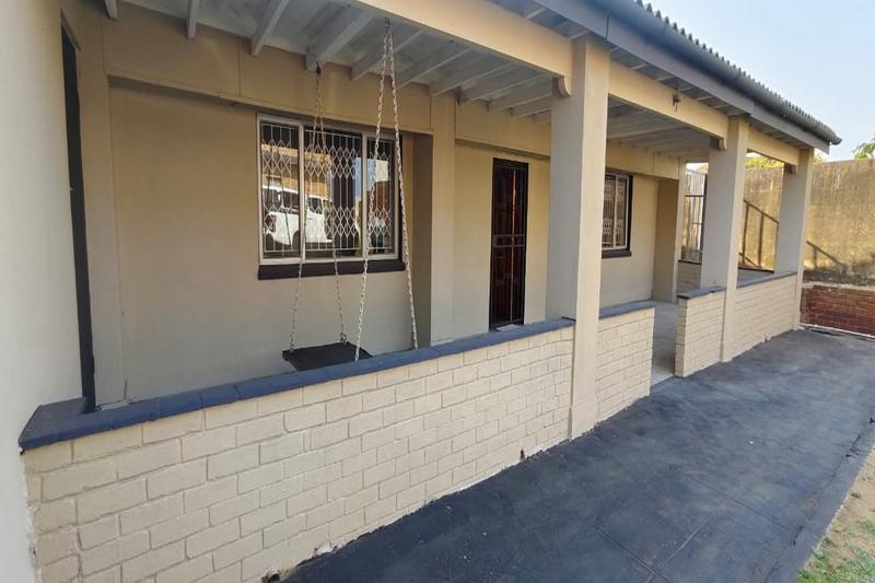 To Let 4 Bedroom Property for Rent in Isipingo Beach KwaZulu-Natal
