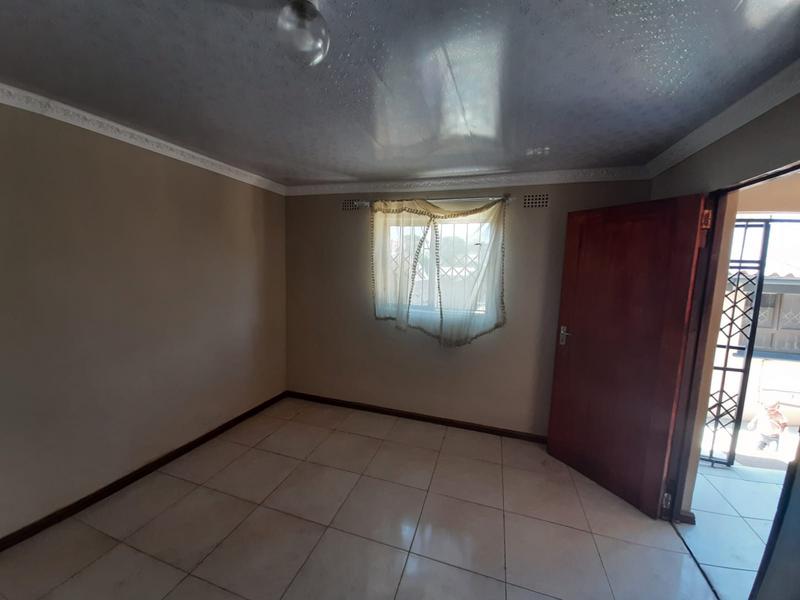 To Let 3 Bedroom Property for Rent in Umlazi KwaZulu-Natal