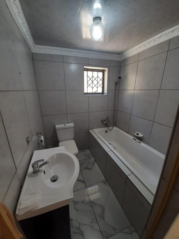 To Let 3 Bedroom Property for Rent in Umlazi KwaZulu-Natal