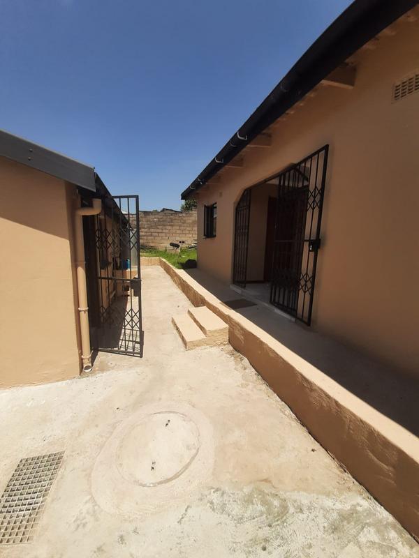 To Let 3 Bedroom Property for Rent in Umlazi KwaZulu-Natal