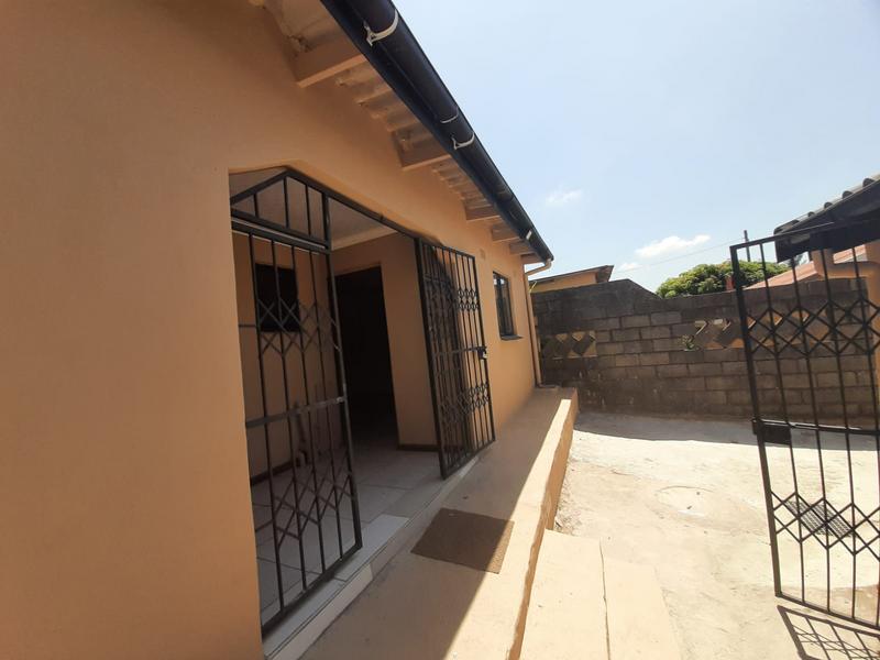 To Let 3 Bedroom Property for Rent in Umlazi KwaZulu-Natal