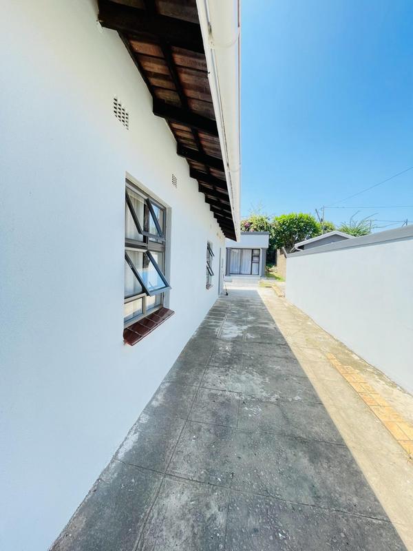 3 Bedroom Property for Sale in Umlazi KwaZulu-Natal