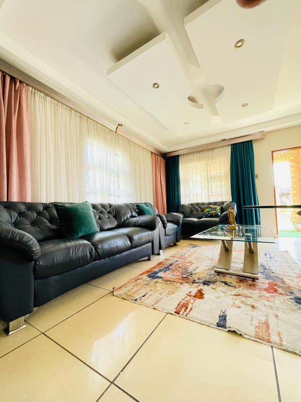 3 Bedroom Property for Sale in Umlazi KwaZulu-Natal