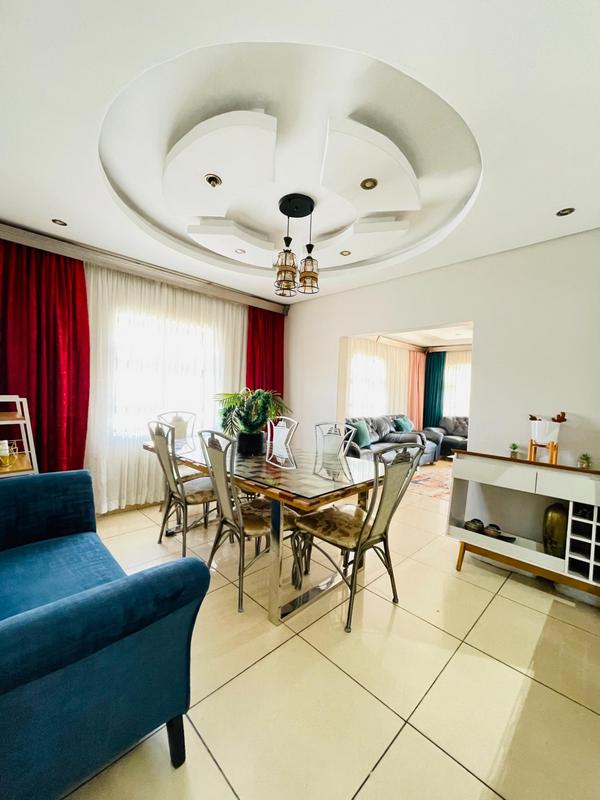 3 Bedroom Property for Sale in Umlazi KwaZulu-Natal