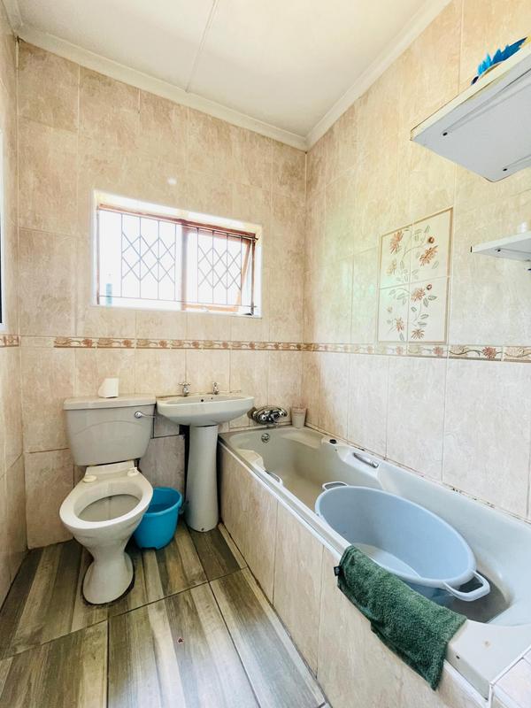 3 Bedroom Property for Sale in Umlazi KwaZulu-Natal