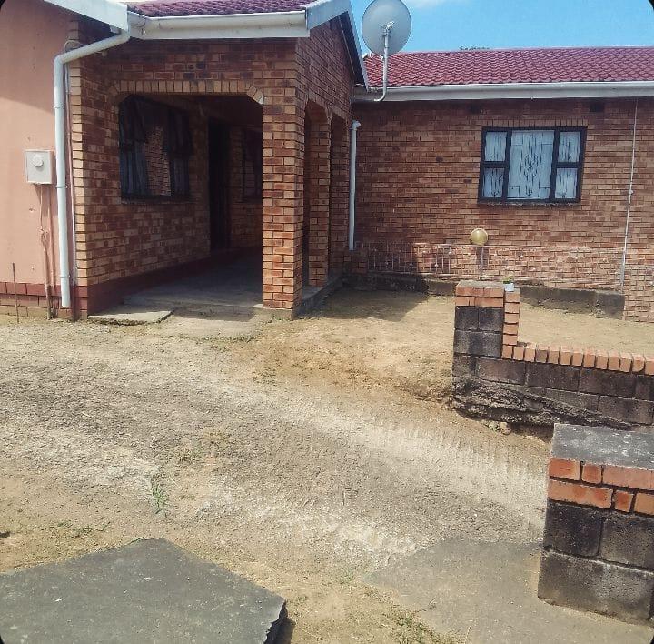5 Bedroom Property for Sale in Umlazi KwaZulu-Natal