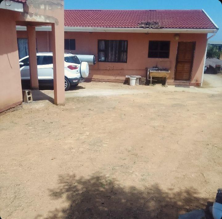 5 Bedroom Property for Sale in Umlazi KwaZulu-Natal
