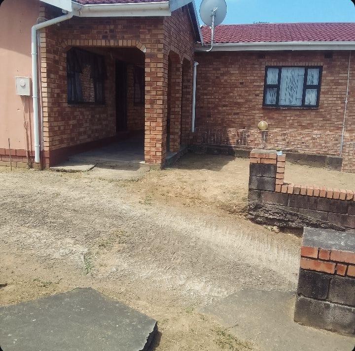 5 Bedroom Property for Sale in Umlazi KwaZulu-Natal