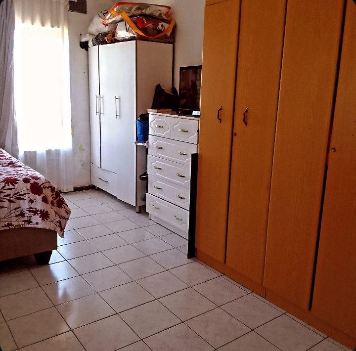 5 Bedroom Property for Sale in Umlazi KwaZulu-Natal