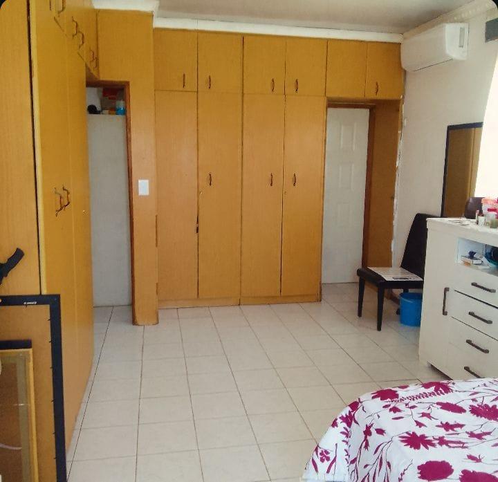 5 Bedroom Property for Sale in Umlazi KwaZulu-Natal