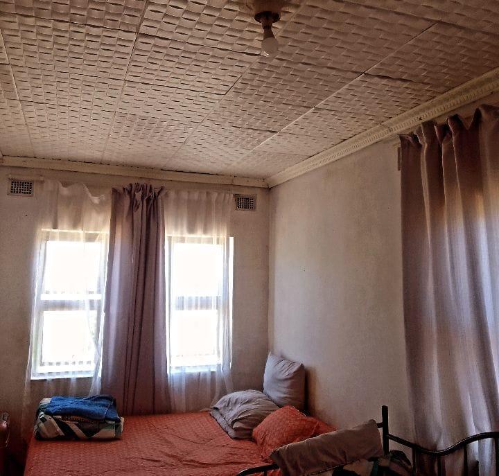 5 Bedroom Property for Sale in Umlazi KwaZulu-Natal