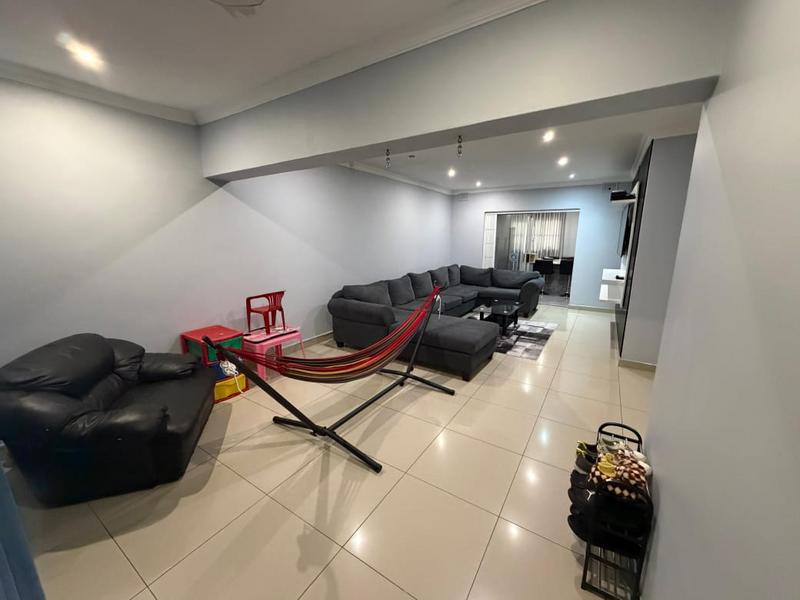 To Let 4 Bedroom Property for Rent in Sherwood KwaZulu-Natal