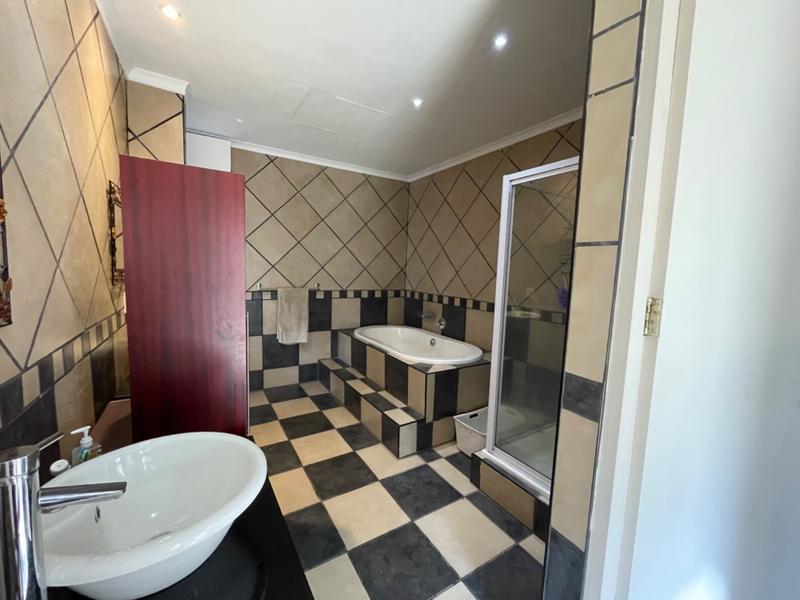 4 Bedroom Property for Sale in Herrwood Park KwaZulu-Natal