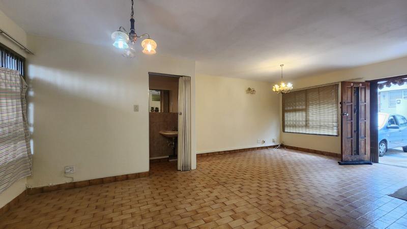 6 Bedroom Property for Sale in Reservoir Hills KwaZulu-Natal