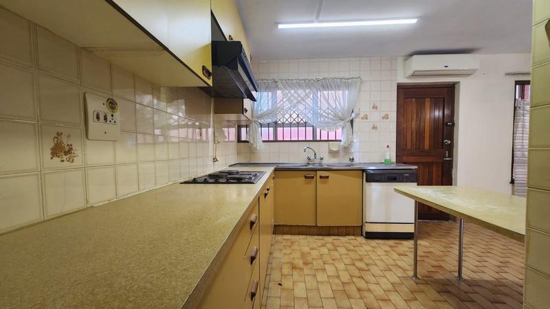 6 Bedroom Property for Sale in Reservoir Hills KwaZulu-Natal