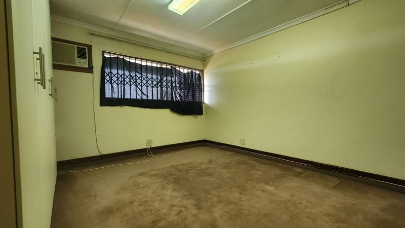 6 Bedroom Property for Sale in Reservoir Hills KwaZulu-Natal