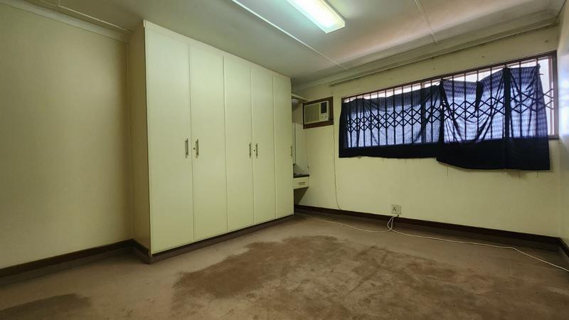 6 Bedroom Property for Sale in Reservoir Hills KwaZulu-Natal