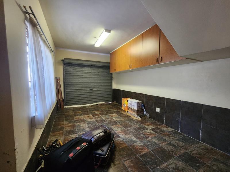 6 Bedroom Property for Sale in Reservoir Hills KwaZulu-Natal