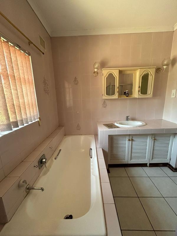 To Let 3 Bedroom Property for Rent in Margate KwaZulu-Natal