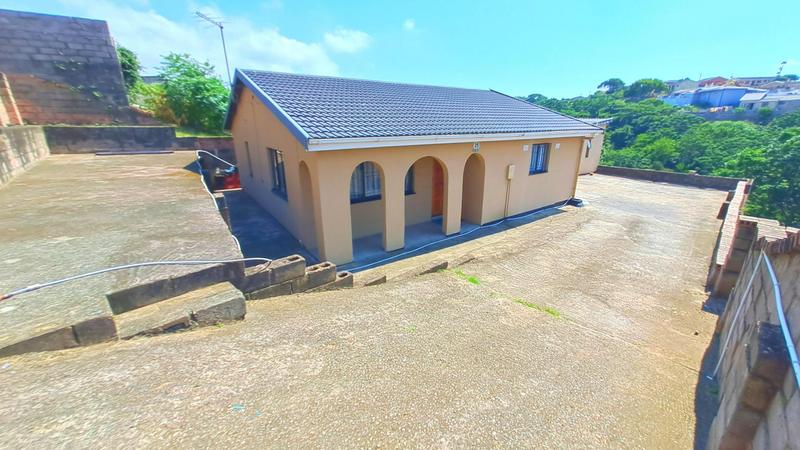 5 Bedroom Property for Sale in Umlazi KwaZulu-Natal