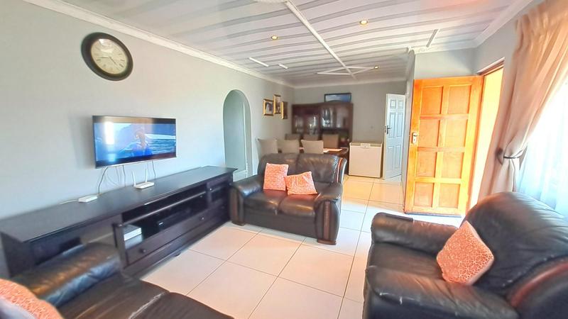 5 Bedroom Property for Sale in Umlazi KwaZulu-Natal