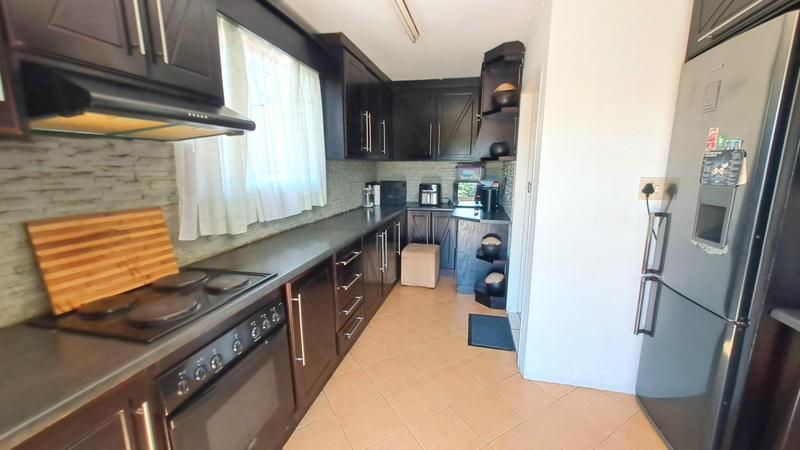 5 Bedroom Property for Sale in Umlazi KwaZulu-Natal