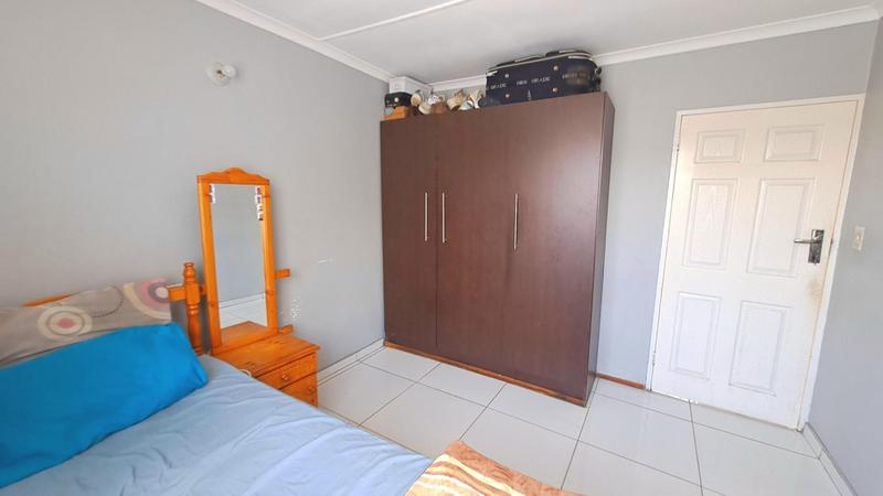 5 Bedroom Property for Sale in Umlazi KwaZulu-Natal