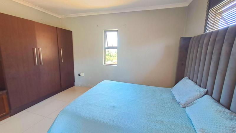 5 Bedroom Property for Sale in Umlazi KwaZulu-Natal